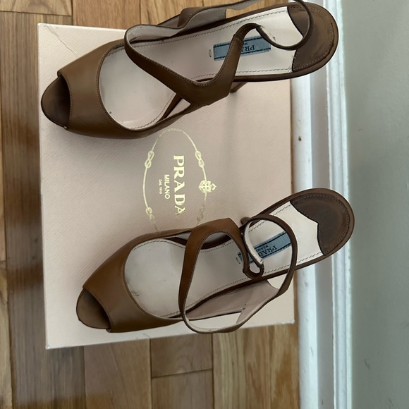 Prada Peep toe tan platform sandal - Picture 2 of 10